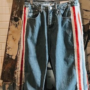 Cropped red striped jeans